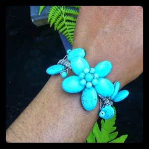 Turquoise color stone flower silvertone bracelet